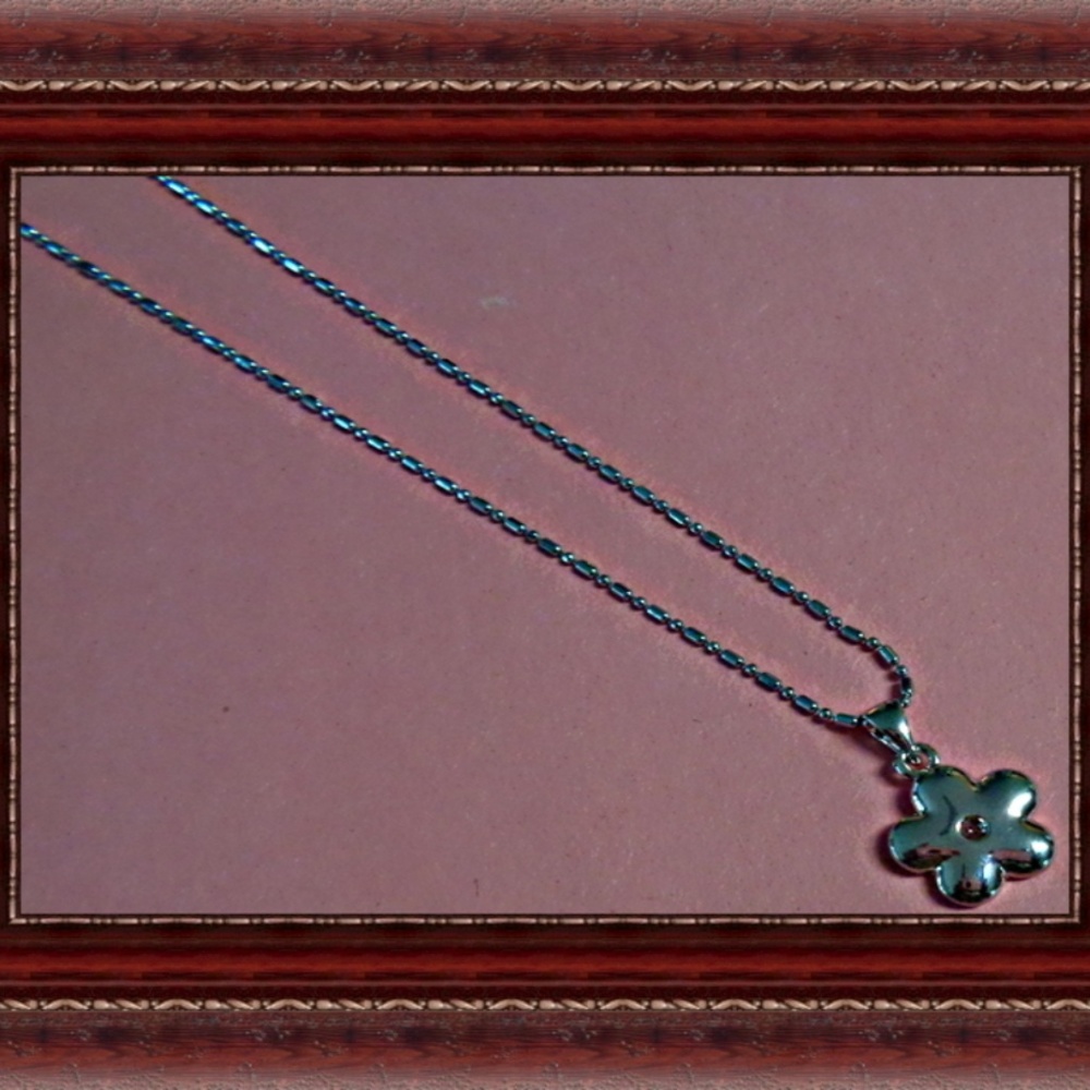 18KRP Flower Design Necklace Simple Style